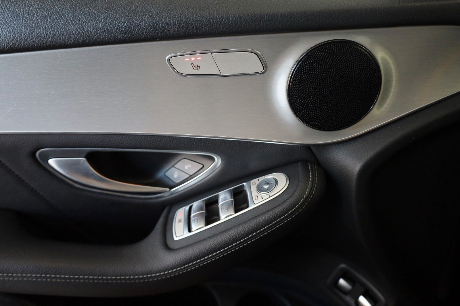 Fahrzeugabbildung Mercedes-Benz GLC 300 4M Exclusive AMG Int. TLeder,Navi,LED,SH