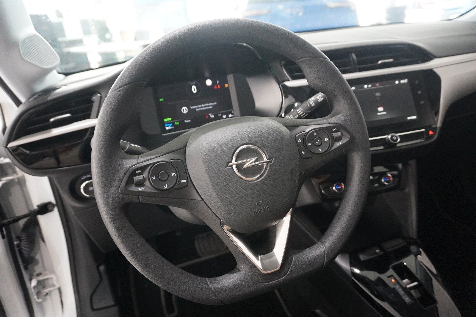 Fahrzeugabbildung Opel Corsa-e F EDITION 7KW NAVI/VIRT/SPORT/DAB/WÄRMEP