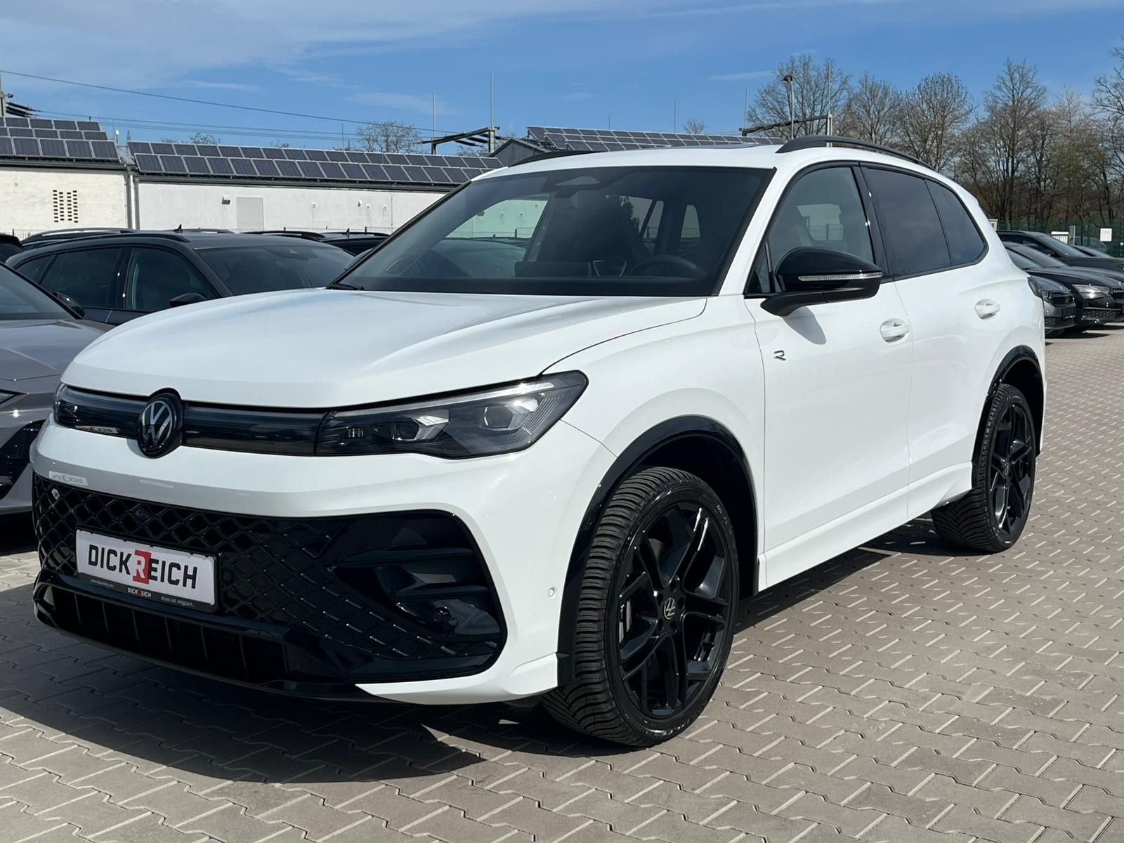 Изображение автомобиля Volkswagen Tiguan 2.0 TDI 4M R-Line PANO*H&amp;K*AHK*MATRIX*20"