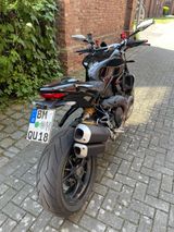 Ducati Monster 1200R - DUCATI SCHWARZ