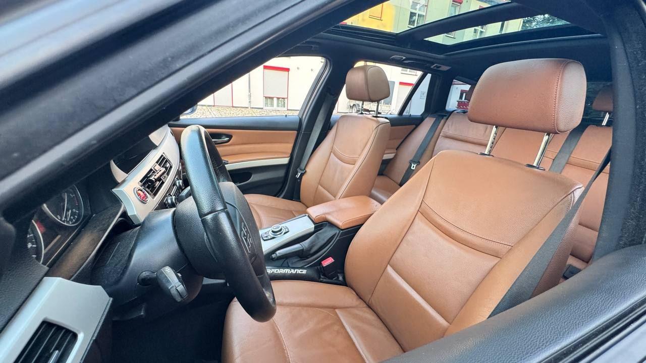 BMW 320 2010 — photo 8
