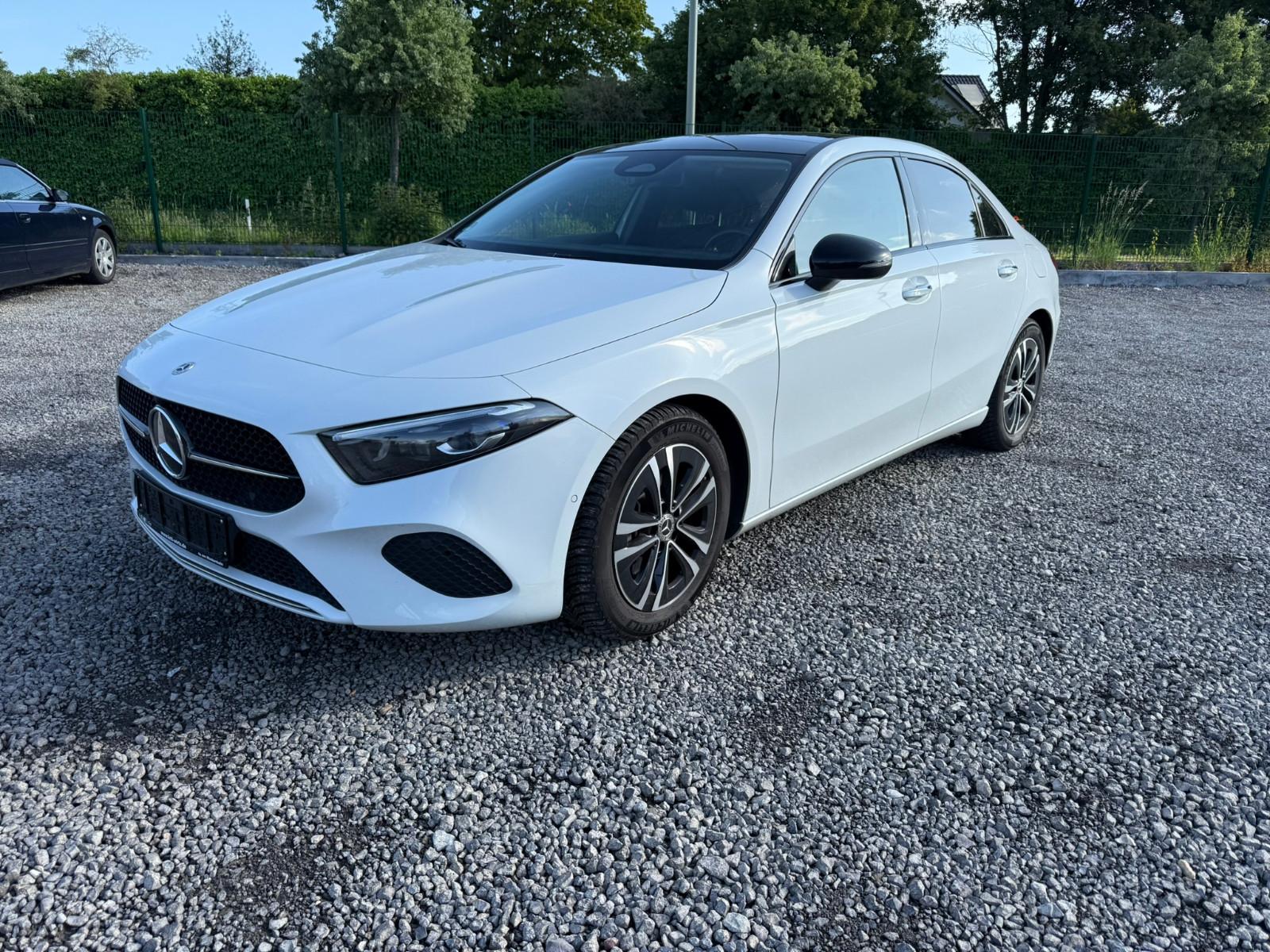Mercedes-Benz A 250 Limousine 4Matic*Pano*nightPaket*MB100