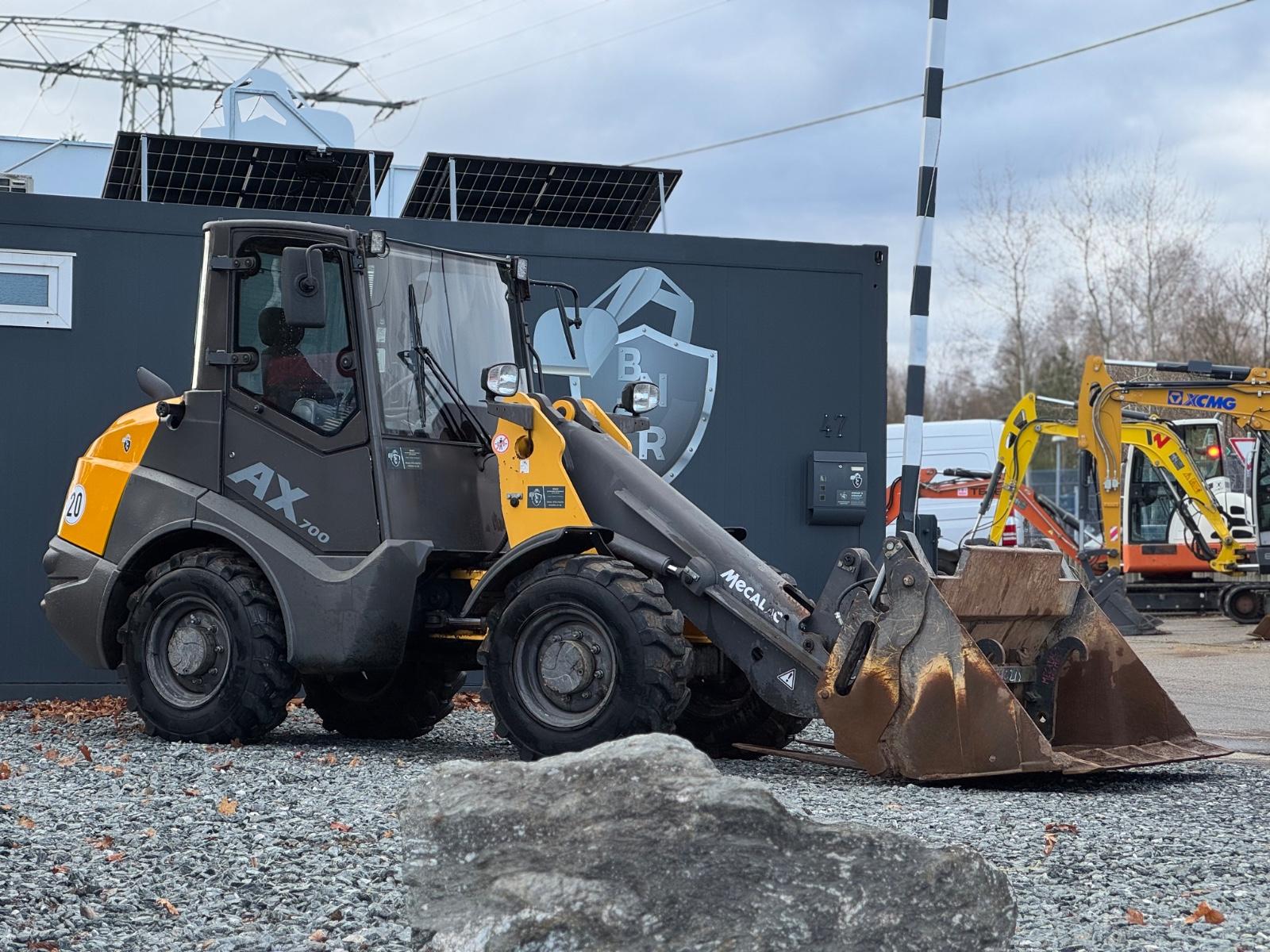 MECALAC Ahlmann AX 700, PG, 4-in 1 , 1800BH,ZW75 Hitachi