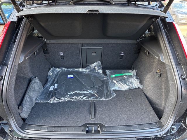Volvo XC40 Plus Black Edition 2WD*Licht-P*360°*