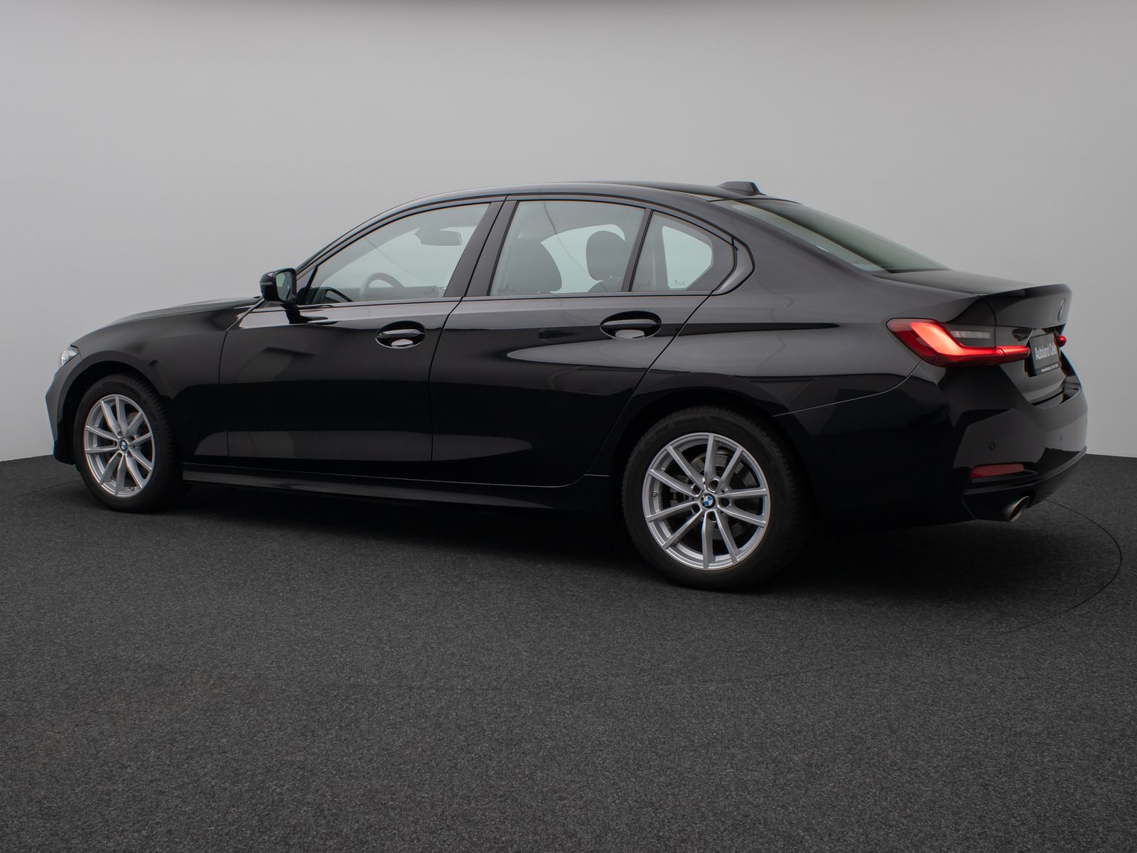 Fahrzeugabbildung BMW 318i DAB PDC Widscreen Geschwindigkeitsreg LED