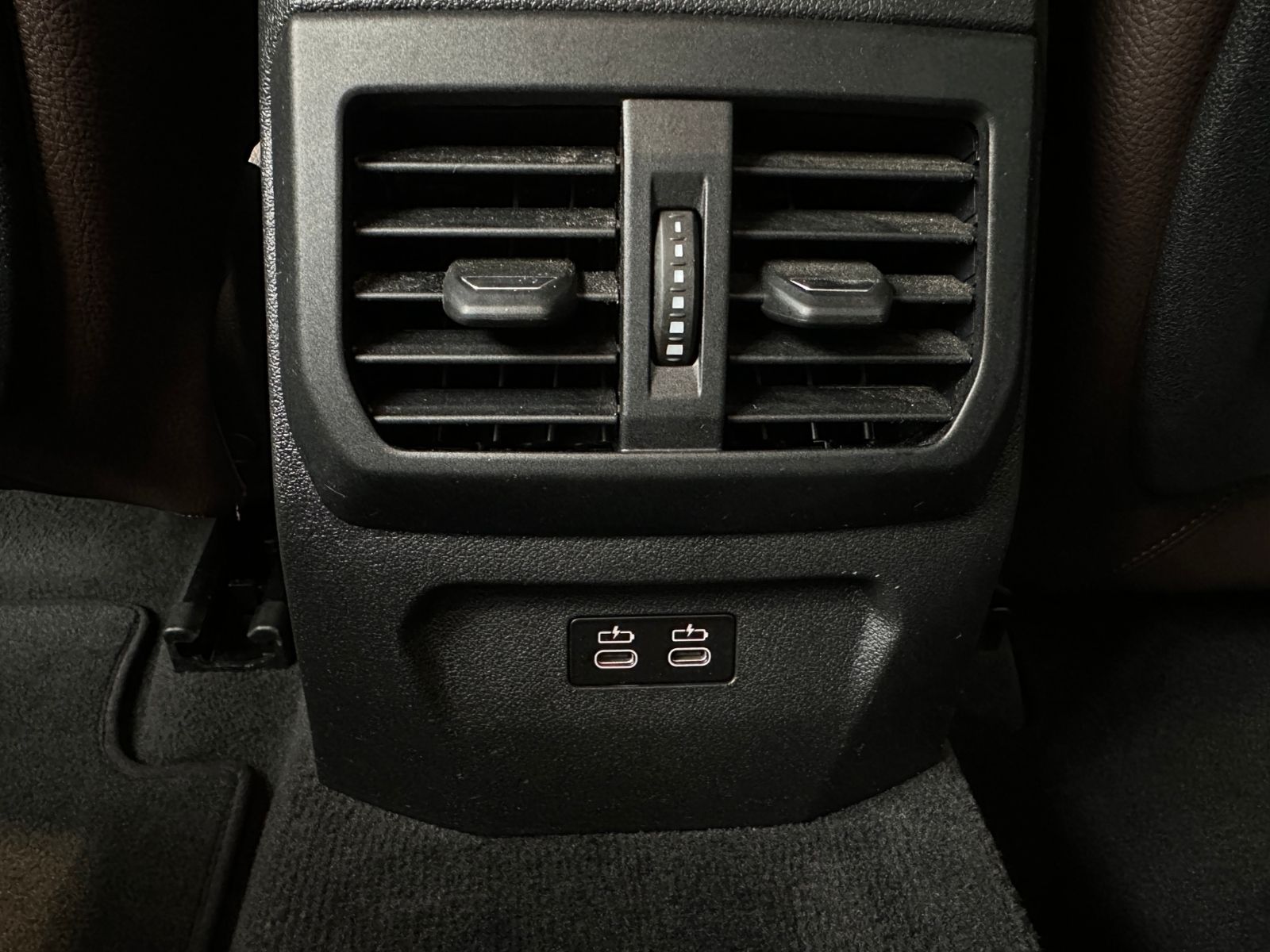 Fahrzeugabbildung BMW 218i Gran Coupe Advantage AHK LED ACC NAVI
