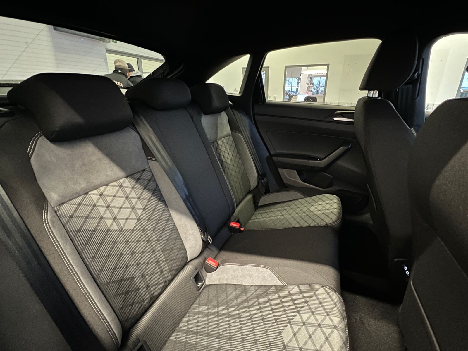 Fahrzeugabbildung Volkswagen Taigo R-Line 1.5 TSI DSG *AHK, 17"-LM, "IQ.DRIVE