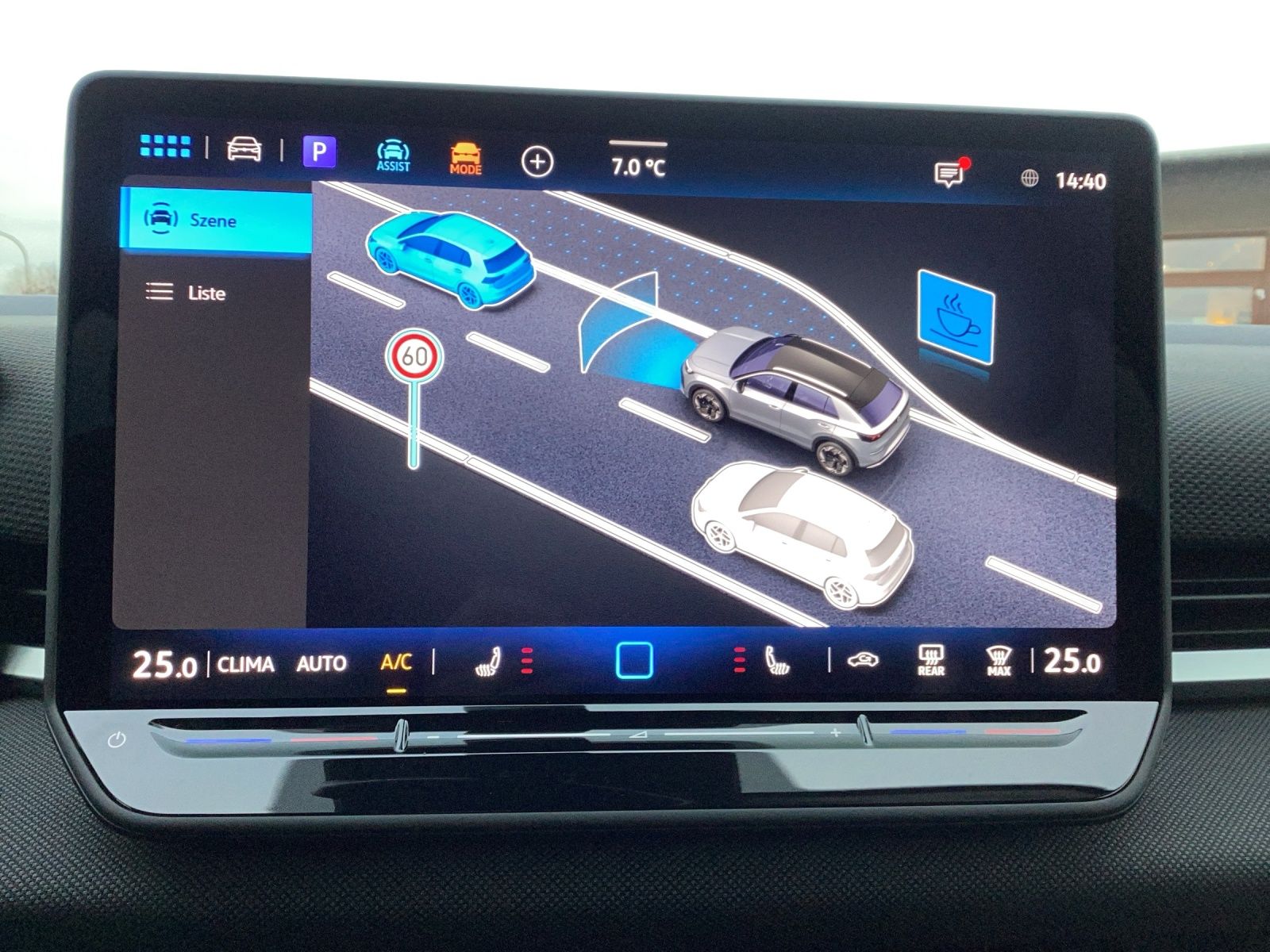 Fahrzeugabbildung Volkswagen T-Roc Life eTSI DSG LED+ ACC SH RearView Ambient