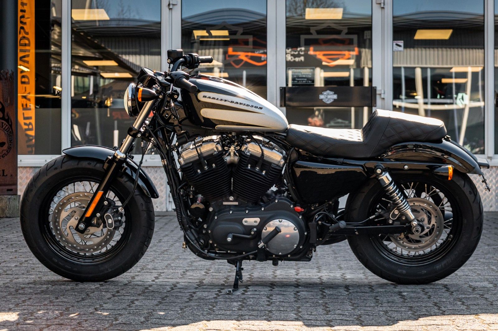 Fahrzeugabbildung Harley-Davidson XL1200X SPORTSTER FORTY-EIGHT - Remus -