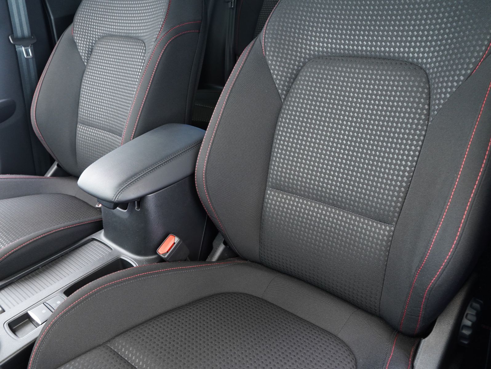 Fahrzeugabbildung Ford Focus Turnier ST-Line X 1.0 EcoBoost Mild-Hybrid