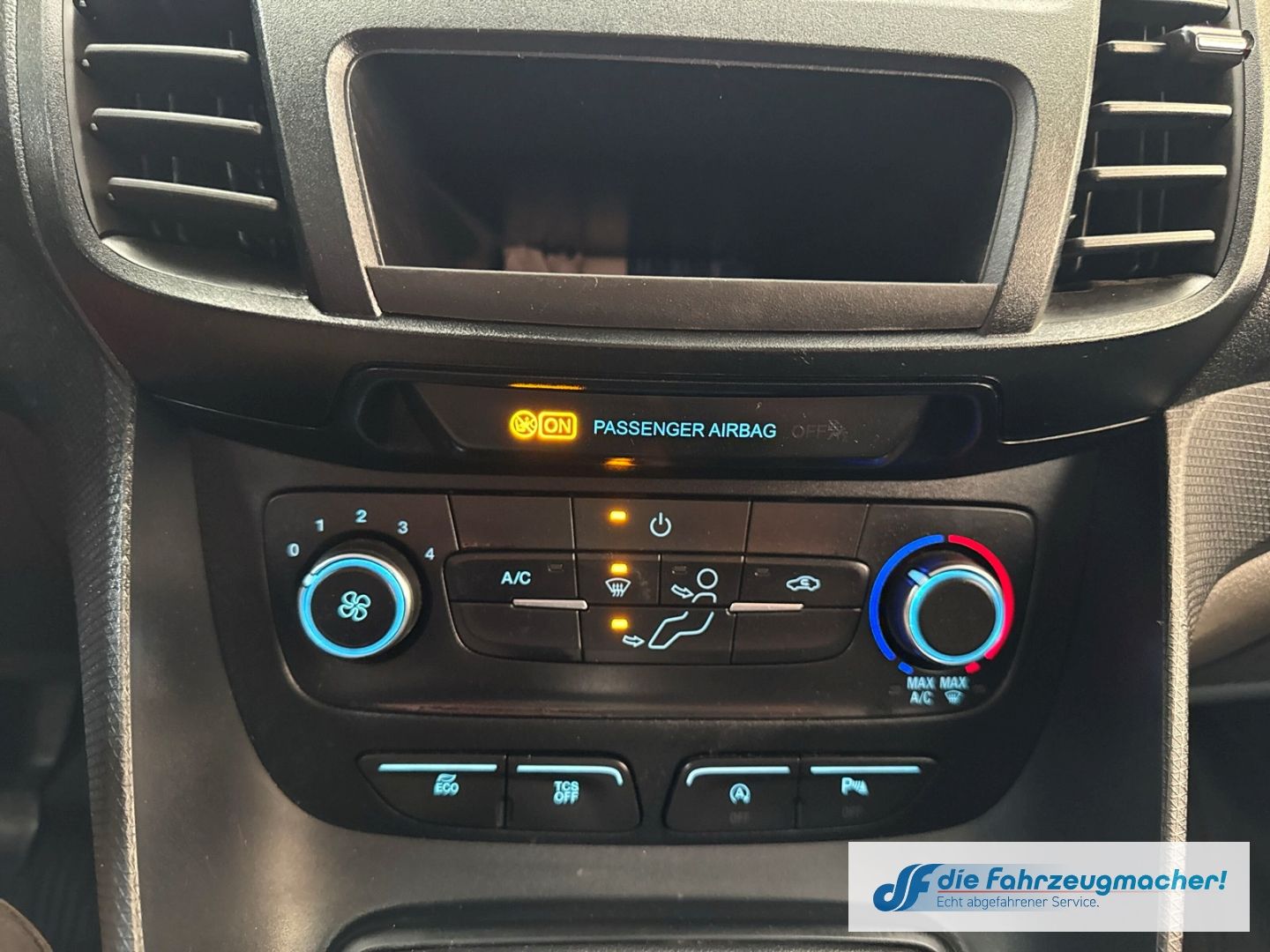 Fahrzeugabbildung Ford Transit Connect Kasten lang Kurvenlicht DAB SHZ
