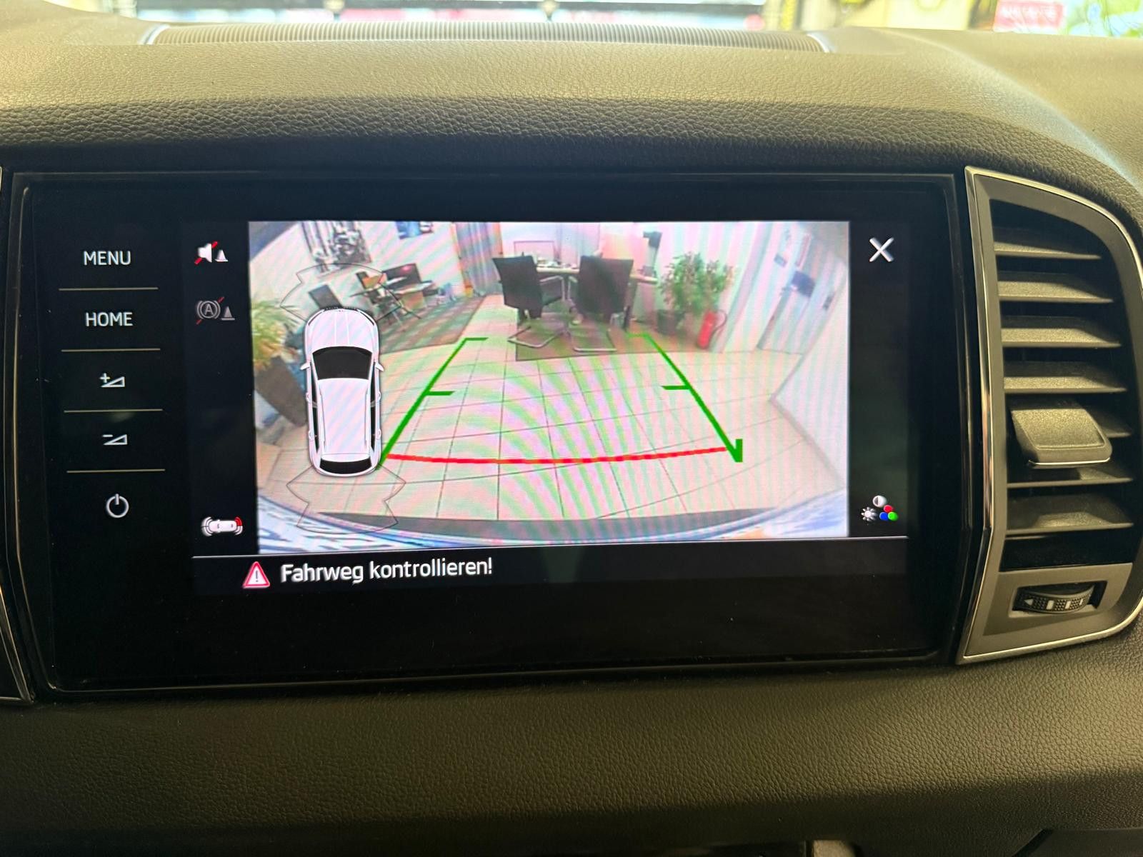 Fahrzeugabbildung SKODA Karoq Style 4x4 / AHK/ALLRAD/LED/KAMERA/LEDER