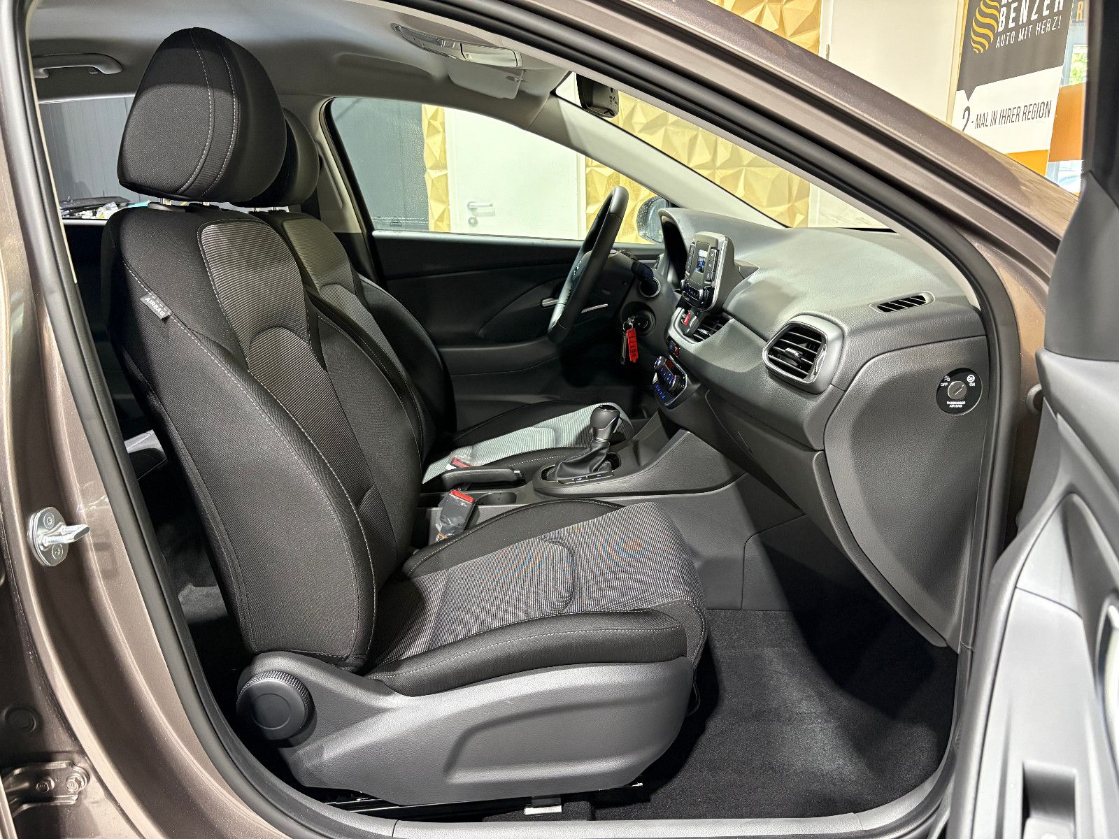 Fahrzeugabbildung Hyundai i30 Select Mild-Hybrid/PDC/DAB/SHZ/KLIMA/TEMPOMA