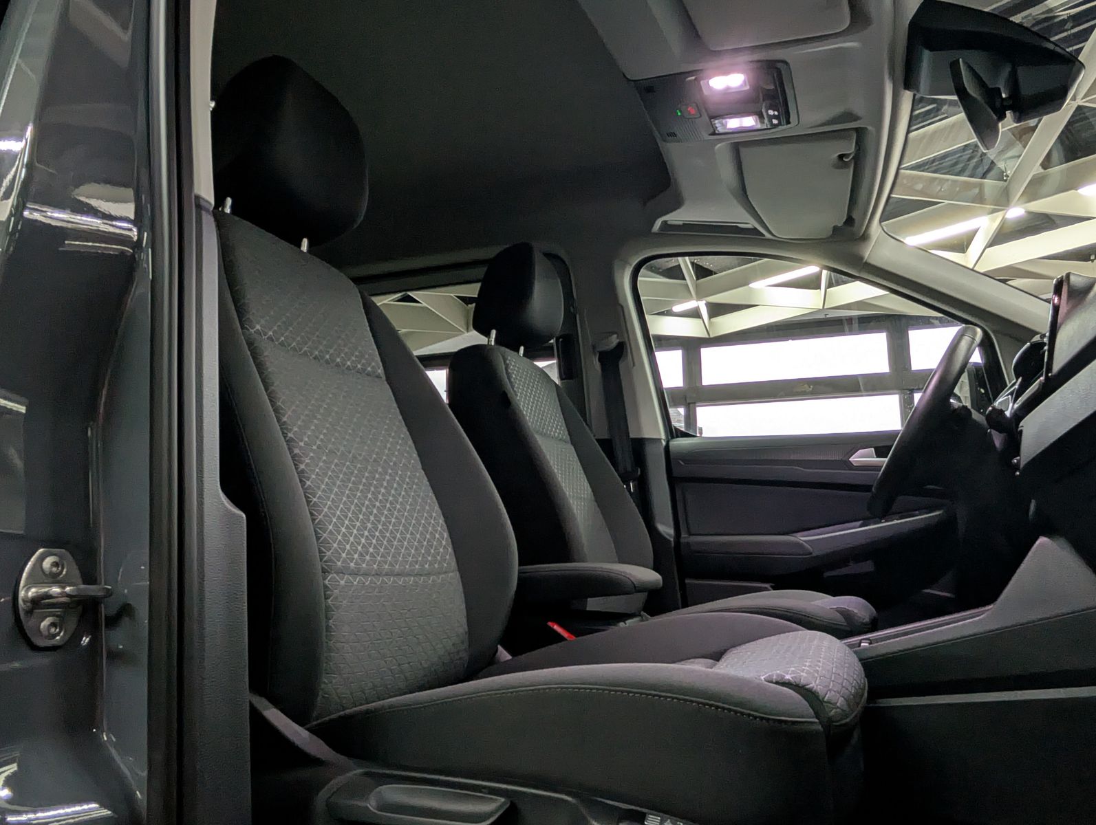 Fahrzeugabbildung Ford Tourneo Connect L2 Titanium 7-Sit Bi-LED Cam AHK