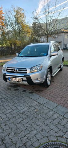 Toyota RAV4 mit AHK 44 