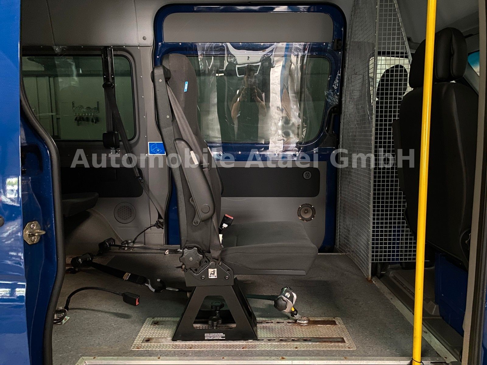 Fahrzeugabbildung Volkswagen Crafter Kombi 35 *Rollstuhl-Lift* KAMERA (0903)