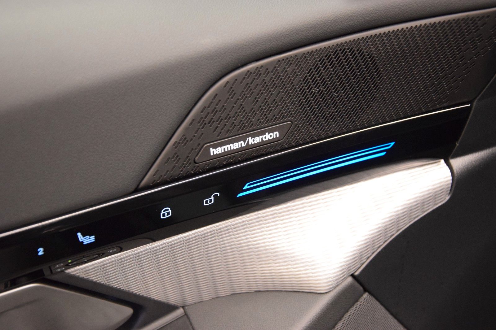 Fahrzeugabbildung BMW 520d xDrive Tour M Sport Pro Iconic Glow Stndhzg