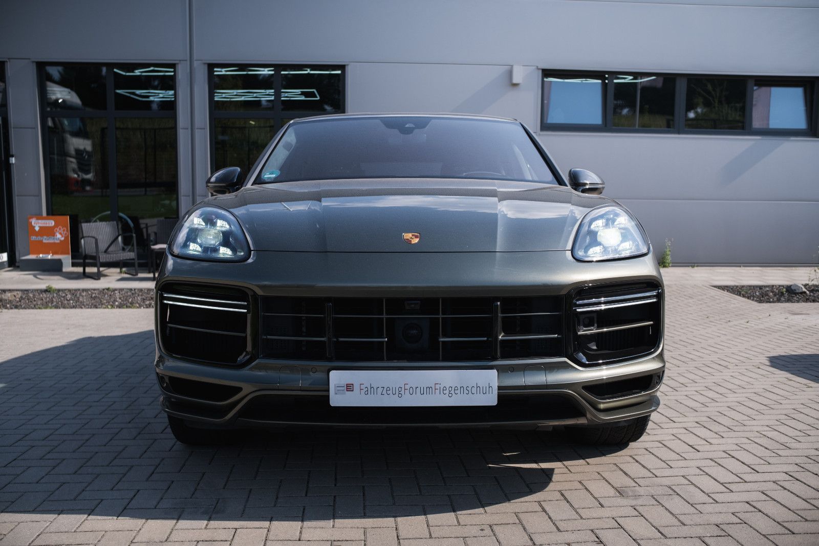 Fahrzeugabbildung Porsche Cayenne Coupe Turbo GT-Burmester-Keramik-1.Hand