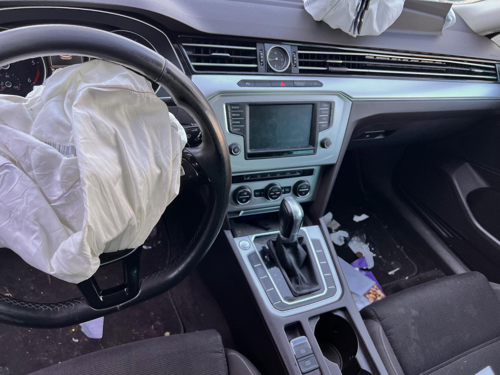 Volkswagen Passat 2014 — photo 12