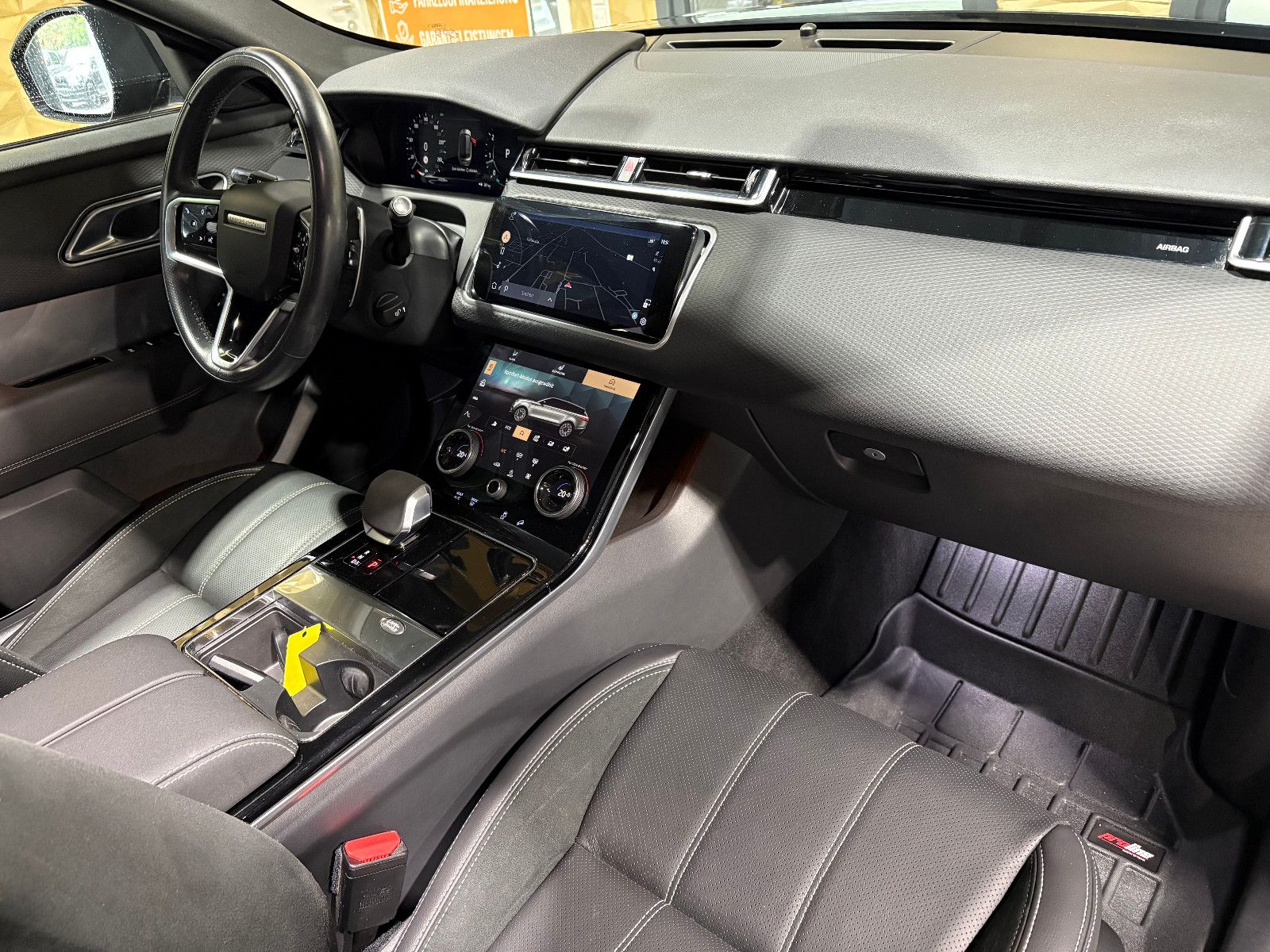 Fahrzeugabbildung Land Rover Range Rover Velar R-Dynamic SE/PANO/MEMORY/APPLE