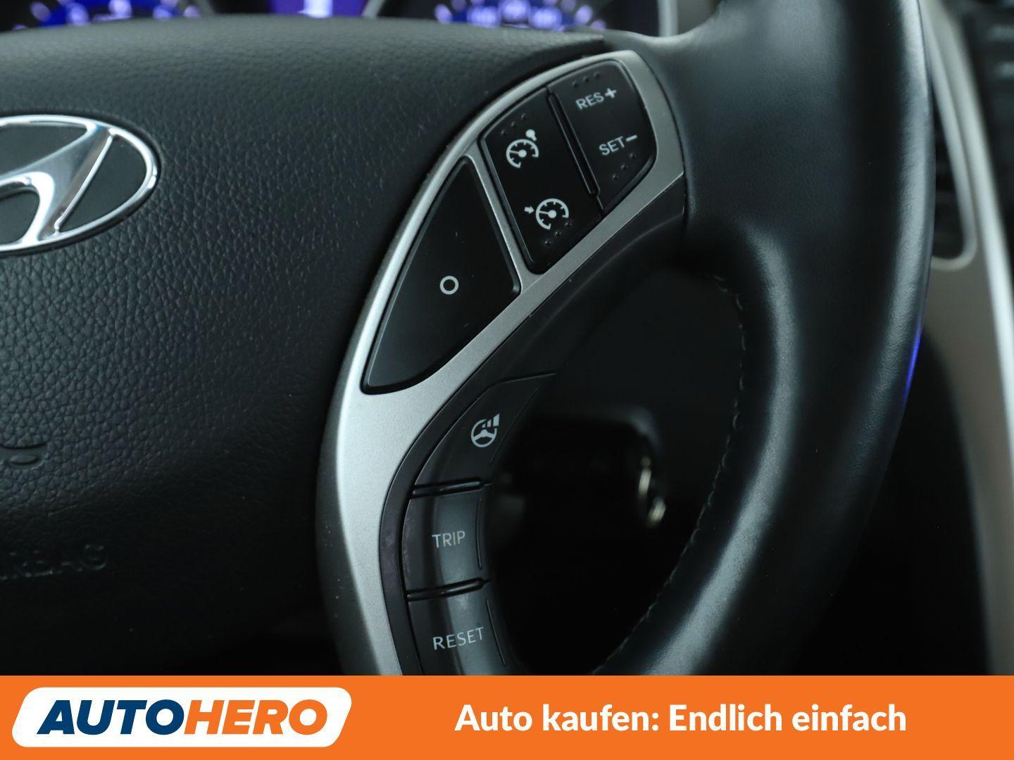 Hyundai i30 1.4 Comfort *NAVI*TEMPO*PDC*SHZ*ALU*KLIMA*