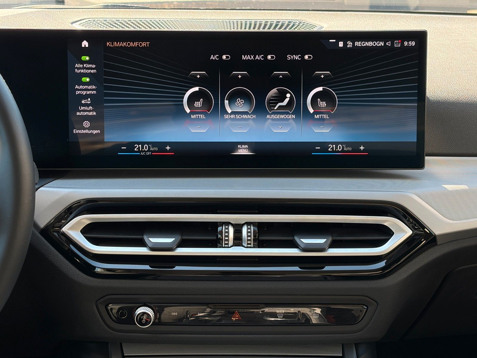 Fahrzeugabbildung BMW 318i Limo Autom. SHZ LED LKA TEMP CarPlay Navi