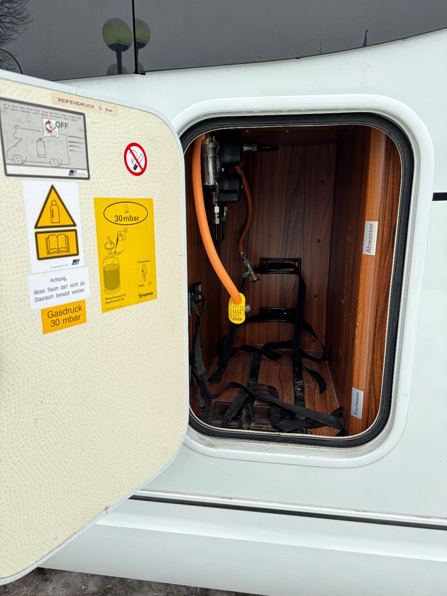 Fahrzeugabbildung Hobby PREMIUM DRIVE T 70 GE SOLAR SAT LITHIUM 2X TV