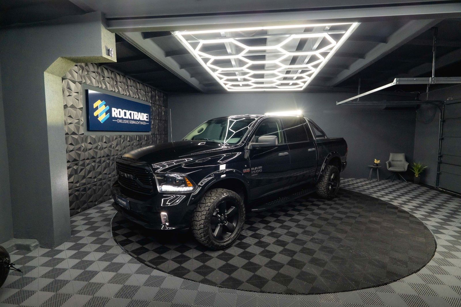 Fahrzeugabbildung Dodge RAM 5.7 V8 HEMI 4x4 OFFROAD Night-Paket *LED*AHK