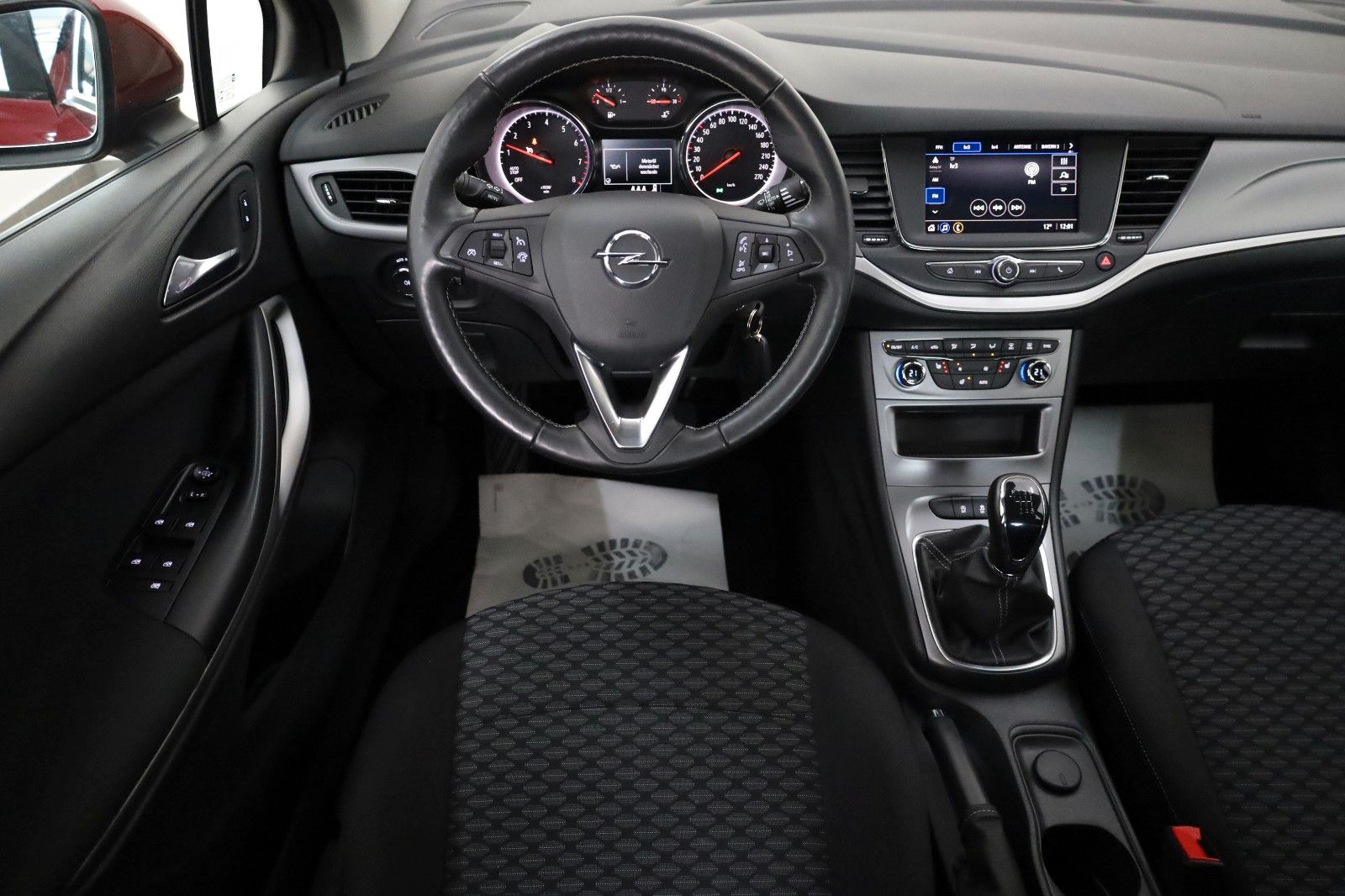 Fahrzeugabbildung Opel Astra K Lim. 5-trg. SH,PDC,Allwetterreifen