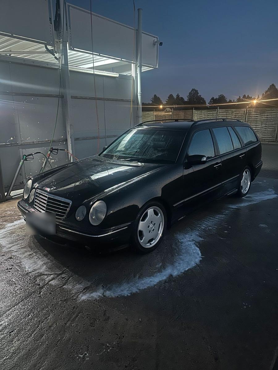 Mercedes-Benz E 55 AMG