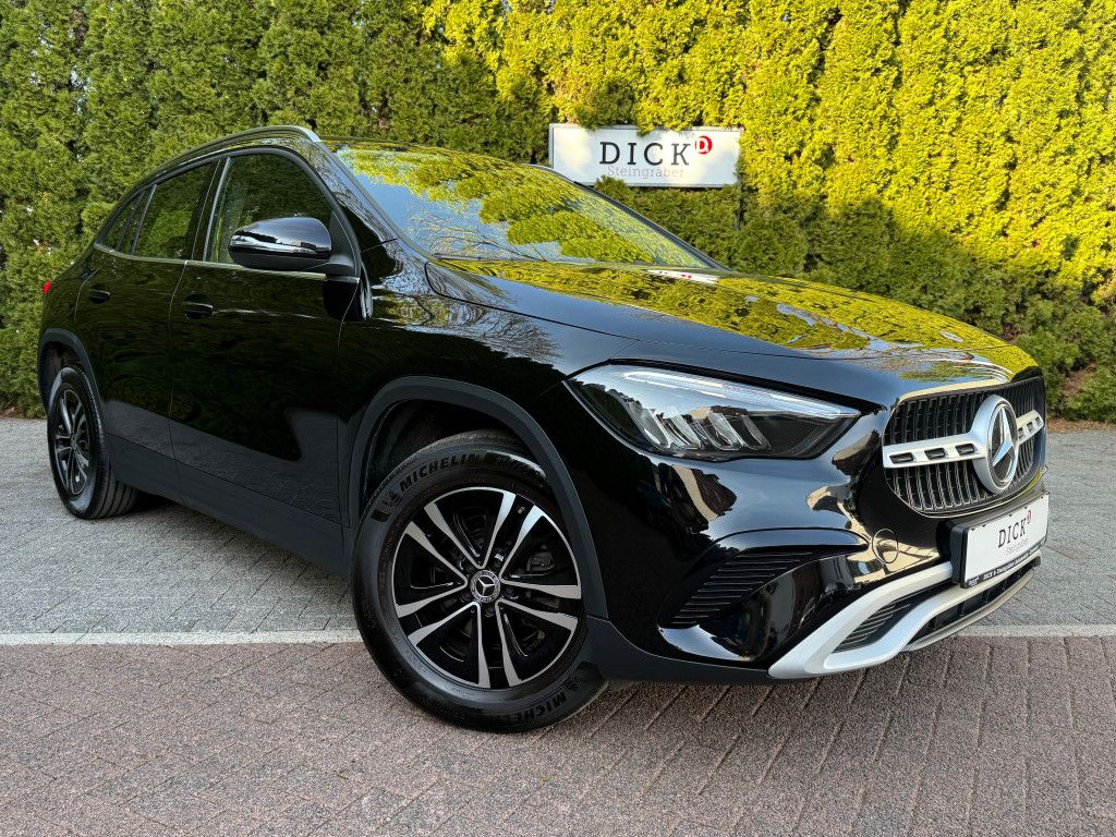 Fahrzeugabbildung Mercedes-Benz GLA 180 7G LED+MBUX+VIRT+SHZ+KAM+PARK+T-LEDER+