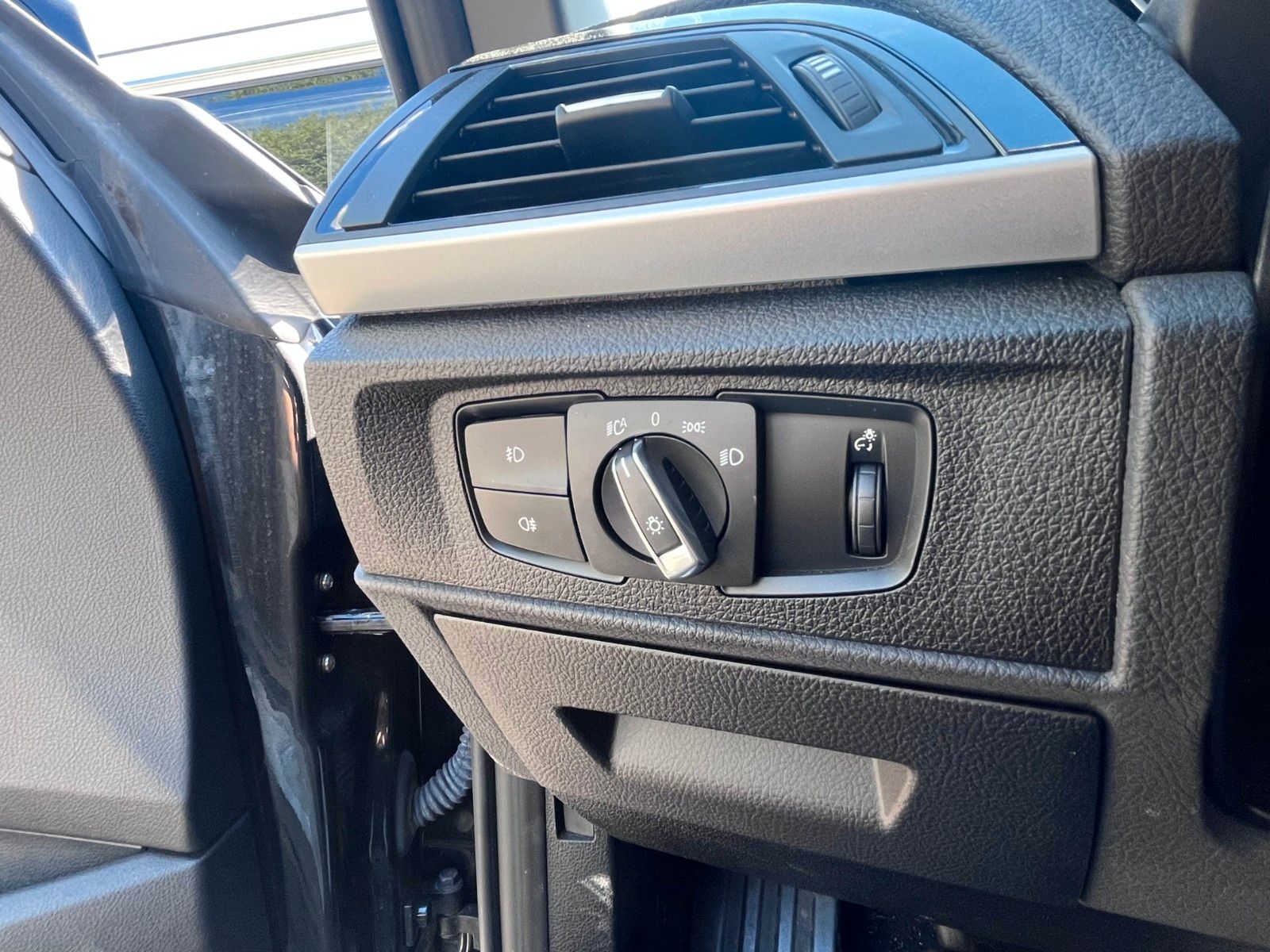Fahrzeugabbildung BMW 220i Cabrio Sportline