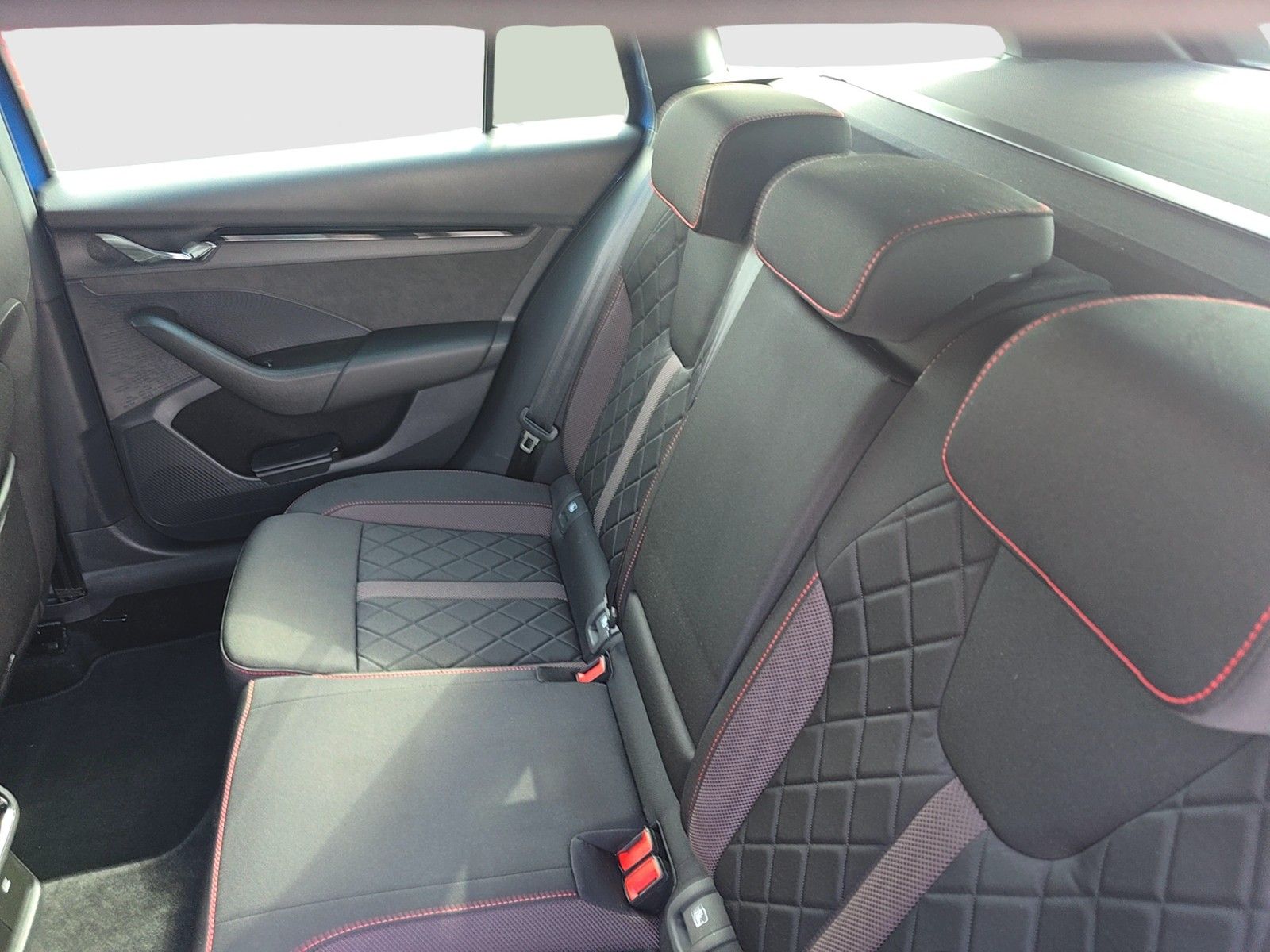 Fahrzeugabbildung SKODA Octavia Combi RS TDI 4x4 Matrix Navi ACC Pano AI