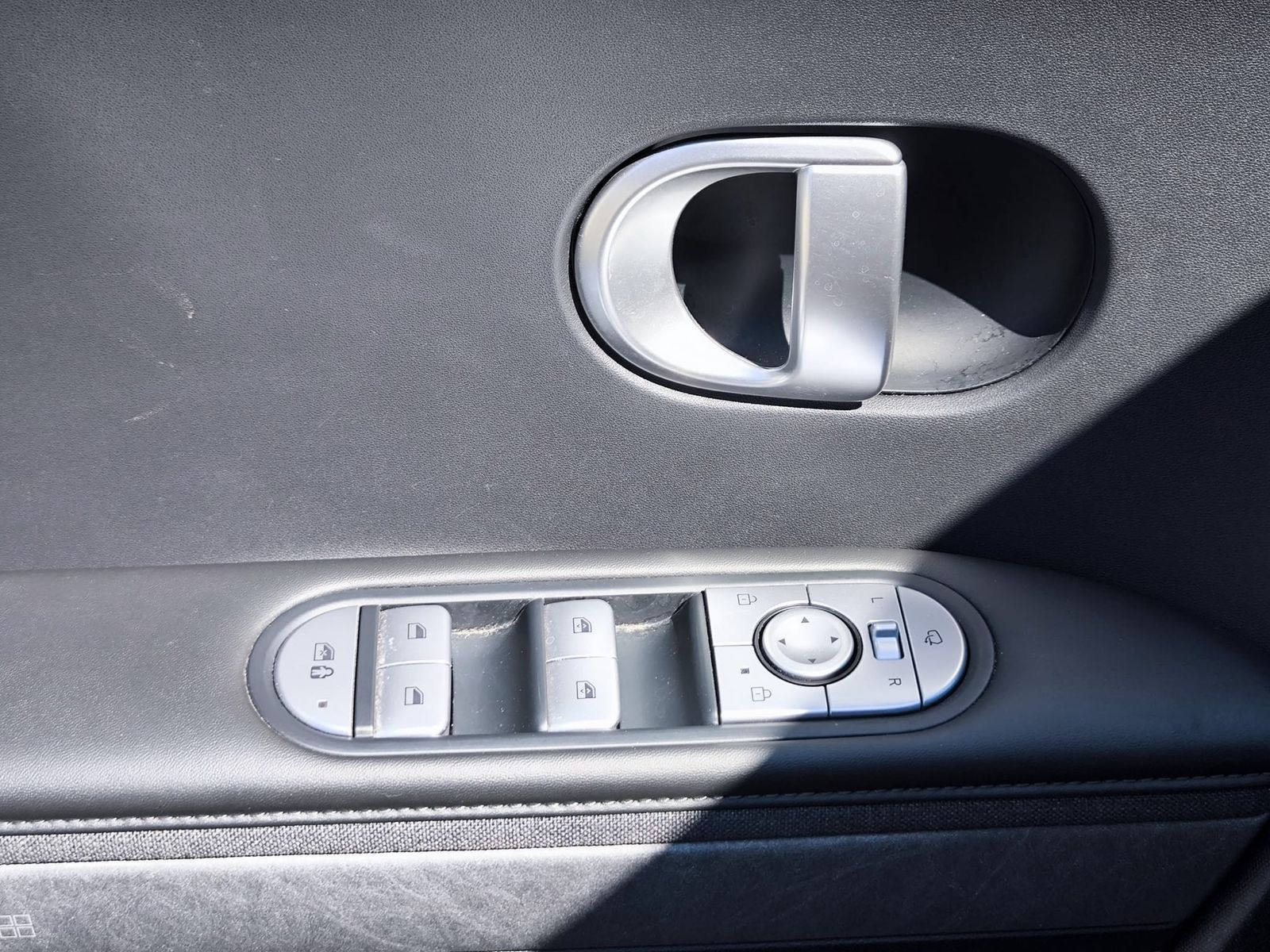 Fahrzeugabbildung Hyundai Ioniq 5 Uniq LED+HEAD+NAVI+SHZ+360°+ACC+BOSE+19"