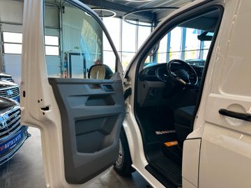 MYAUTOCENTER – Gebraucht- und Jahreswagen mit Werkstattservice in Pfaffenhofen Volkswagen T6.1 Transporter Kasten FWD *1. Hand*Kamera*Navi