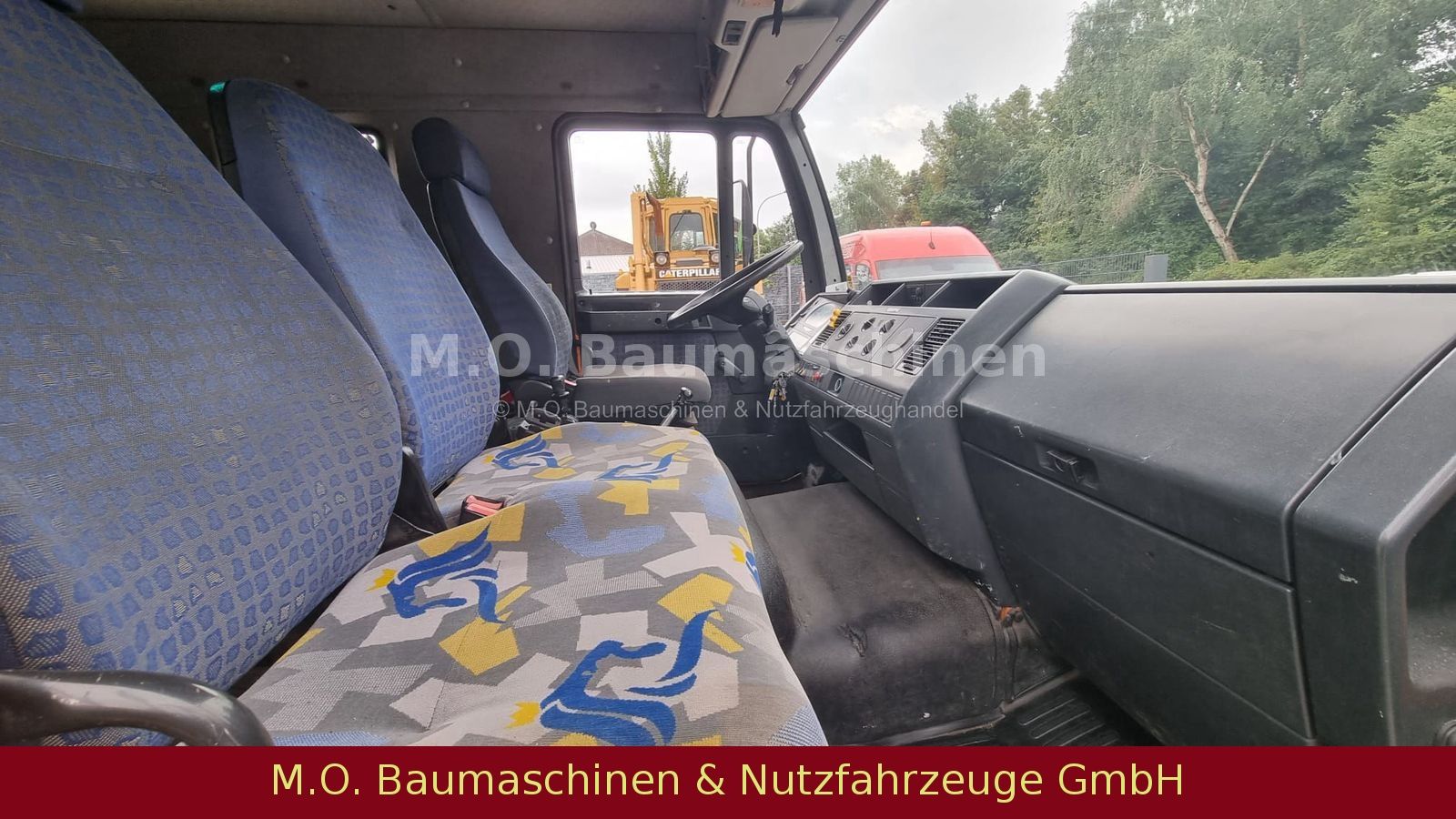 Fahrzeugabbildung MAN LE 8.180 / Doppelkabine / Koffer / Rampe