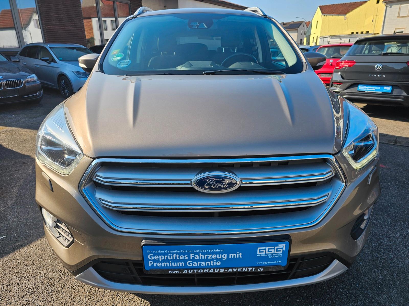 Ford Kuga Titanium 4X4 Navi Leder Kamera 1-Hand Alu