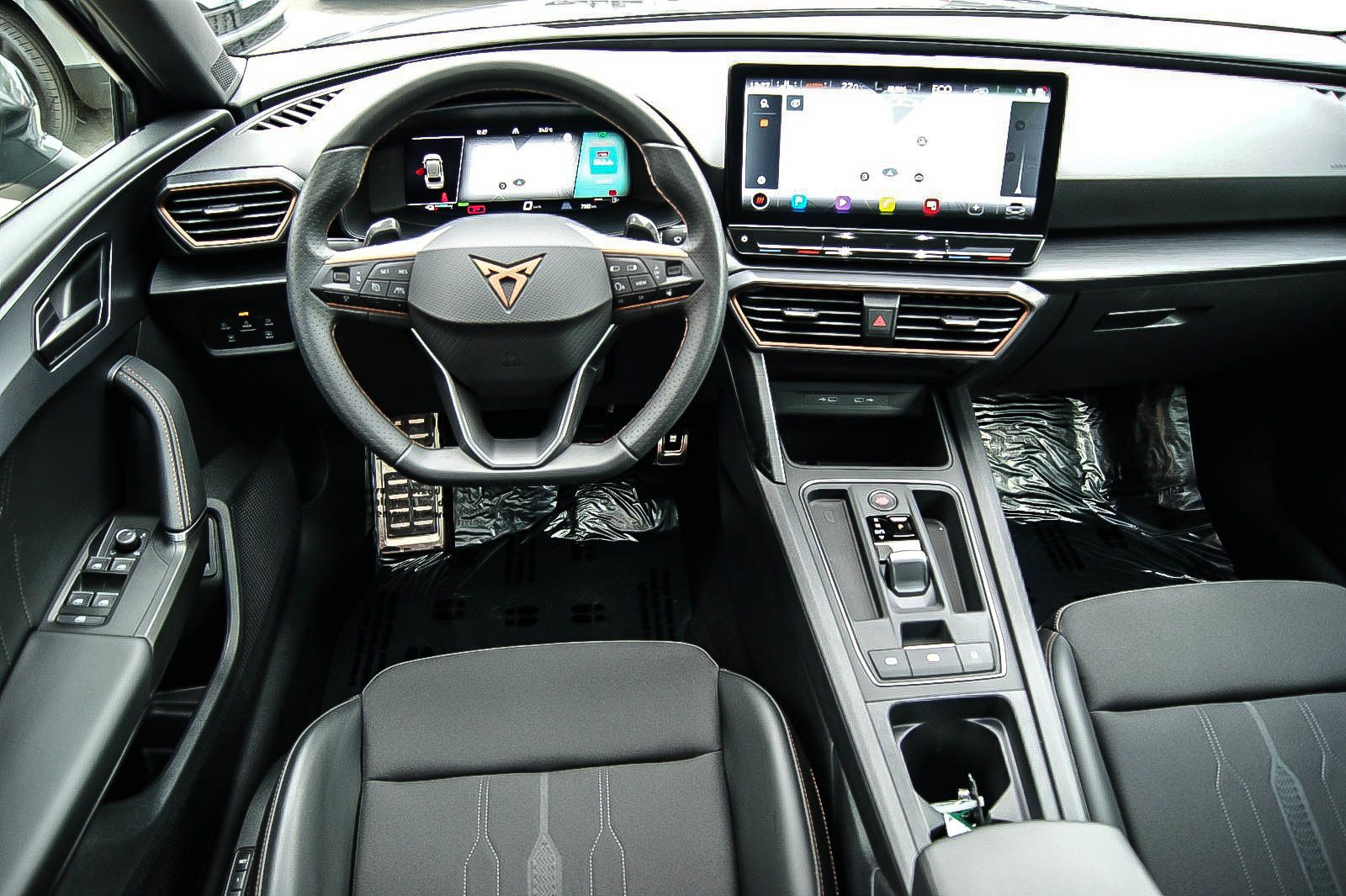 Fahrzeugabbildung CUPRA Leon Sportstourer e-Hybrid PANORAMA CARPLAY ACC