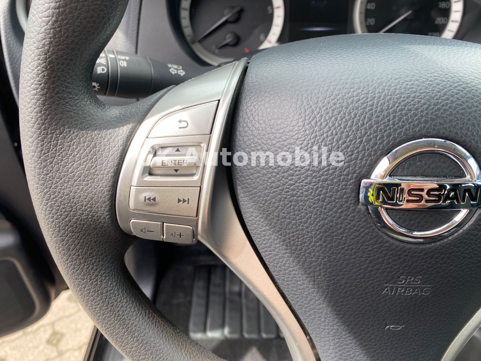Fahrzeugabbildung Nissan Navara NP300 Acenta King Cab 4x4/AHK 3500 KG