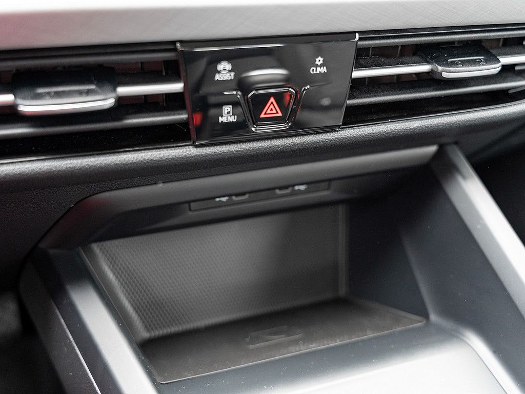 Fahrzeugabbildung Volkswagen Golf VIII 2.0 TDI Life ACC NAVI PDC KLIMA MFL
