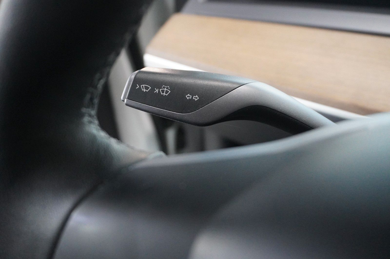 Fahrzeugabbildung Tesla Model 3 Standard Range Plus NAVI/KAMERA/SH/WÄRME