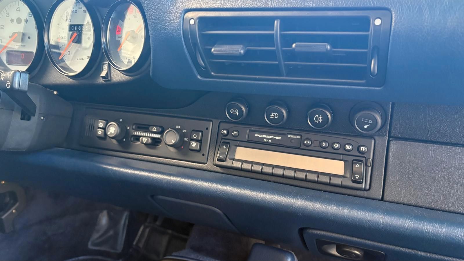 Fahrzeugabbildung Porsche 993 Carrera Cabriolet, deutsches fahrzeug.