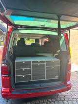 Volkswagen T6 California Beach Edition - rote Volkswagen T6 California