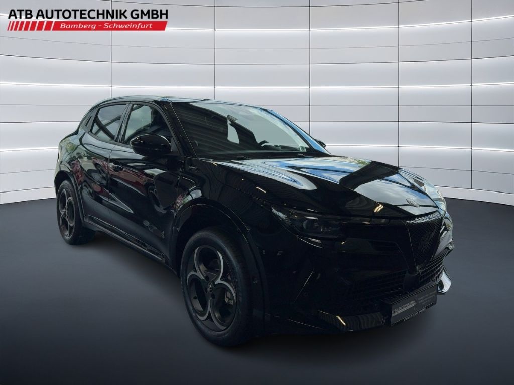 Fahrzeugabbildung Alfa Romeo Junior Ibrida SPORT SPECIALE PANO WINTER MATRIX