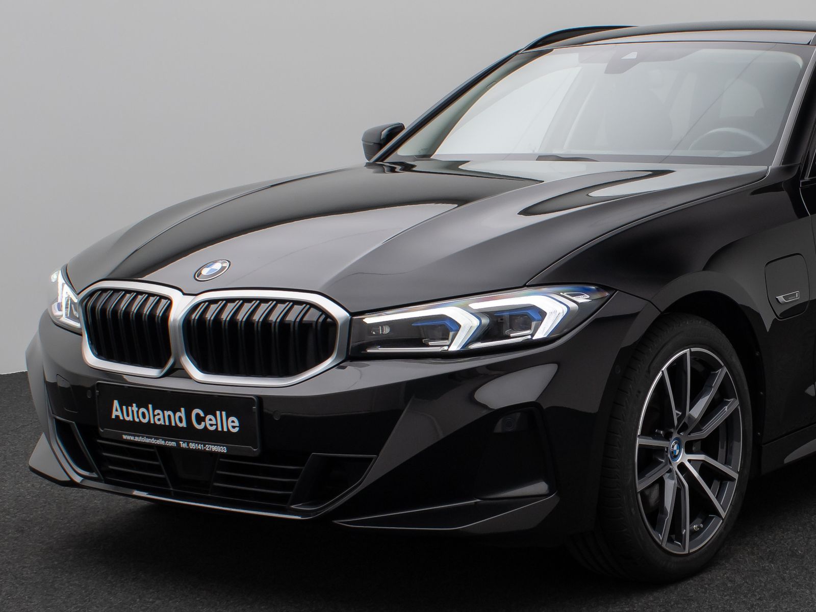 Fahrzeugabbildung BMW 330e Kamera HUD DAB H/K Stop&Go AHK Komfort LED