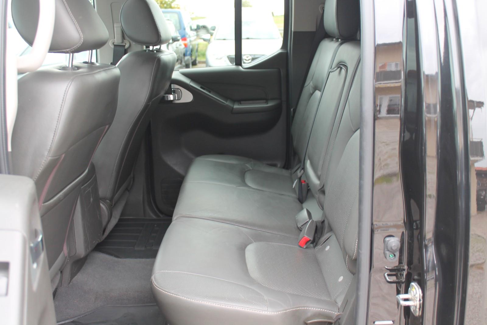 Nissan Navara LE Double Cab 3.0 dCi V6 231 ch BVA 4x4 / 112 021 km / Hardtop / Toit ouvrant / Bose / Cuir / Caméra de recul