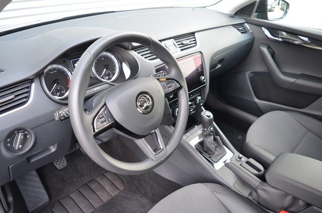 Fahrzeugabbildung SKODA Octavia Combi TDI Style Navi GRA PDC SH LM