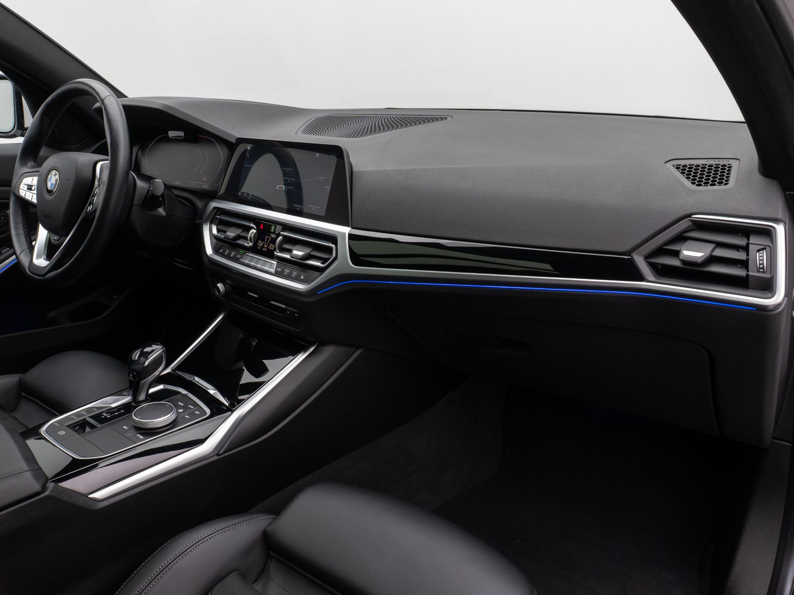 Fahrzeugabbildung BMW 320d xD Sport Line Panorama Laser 360° HUD HiFi