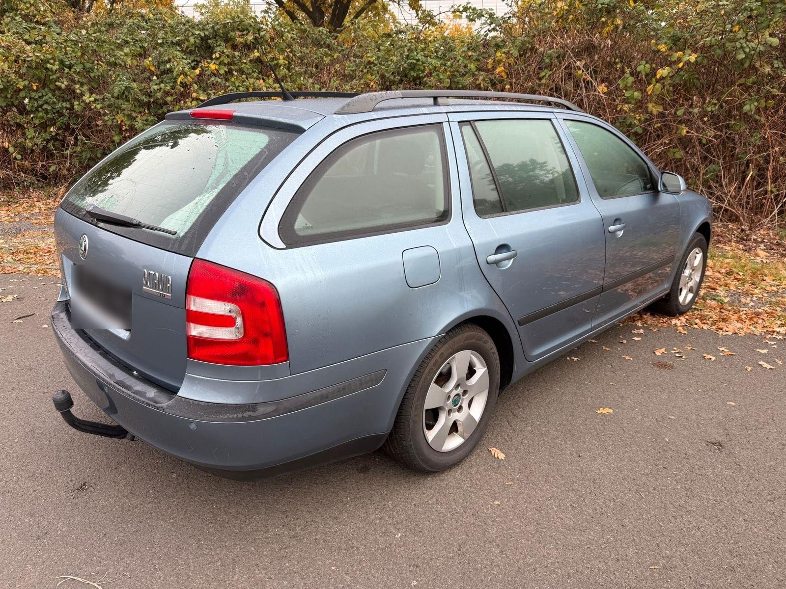 Skoda Octavia 2007 — rear view