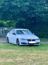 BMW Bmw F30 (Sport Line)320D - BMW 320: F30